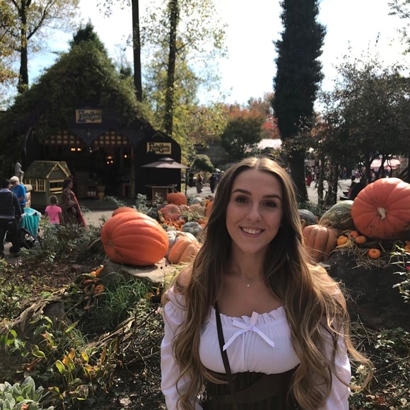 Meet your Posher, Emily - Picture 2 of 2